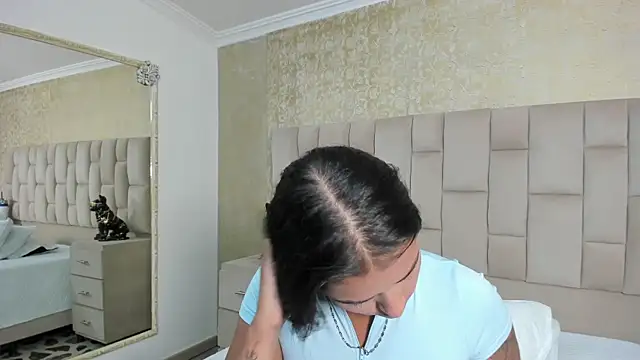 Snapshot of EmmaTorres_ chatting on 09.13.25 EmmaTorres online show from 09.13.25