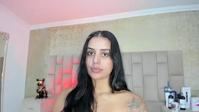 Snapshot of EmmaTorres_ chatting on 09.17.25 EmmaTorres online show from 09.17.25