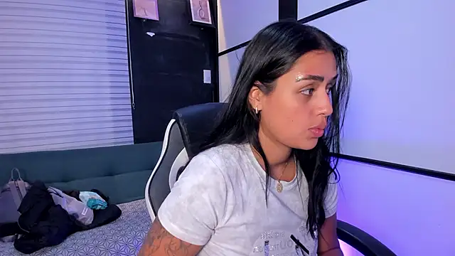 Snapshot of EmmaTorres_ chatting on 09.27.25 EmmaTorres online show from 09.27.25