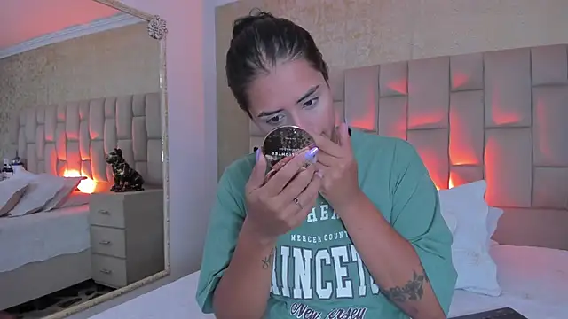 Snapshot of EmmaTorres_ chatting on 10.08.25 EmmaTorres online show from 10.08.25