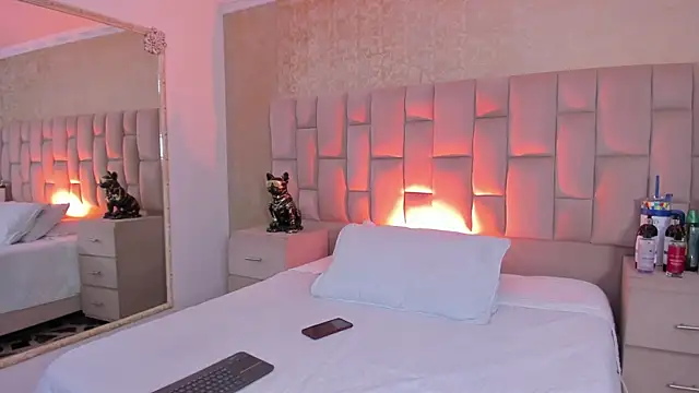 Snapshot of EmmaTorres_ chatting on 10.29.25 EmmaTorres online show from 10.29.25