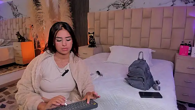 Snapshot of EmmaTorres_ chatting on 02.01.26 EmmaTorres online show from 02.01.26