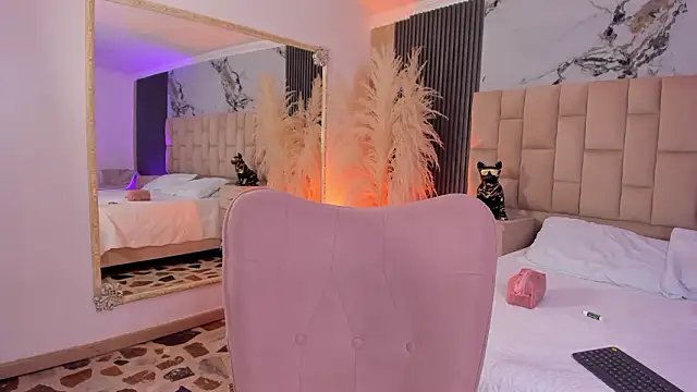 Snapshot of EmmaTorres_ chatting on 02.25.26 EmmaTorres online show from 02.25.26