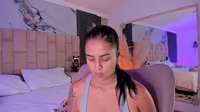 EmmaTorres  online show from 04.13.26