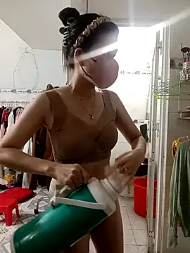 Snapshot of HimiJim chatting on 12.22.25 HimiJim online show from 12.22.25