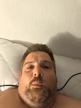 Snapshot of Ronny2510 chatting on 11.21.25 Ronny2510 online show from 11.21.25