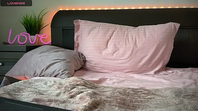 Snapshot of dymonted chatting on 12.27.24 dymonted online show from 12.27.24