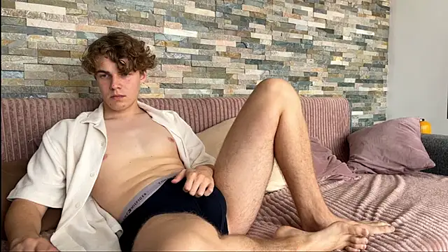 Snapshot of dymonted chatting on 10.10.25 dymonted online show from 10.10.25