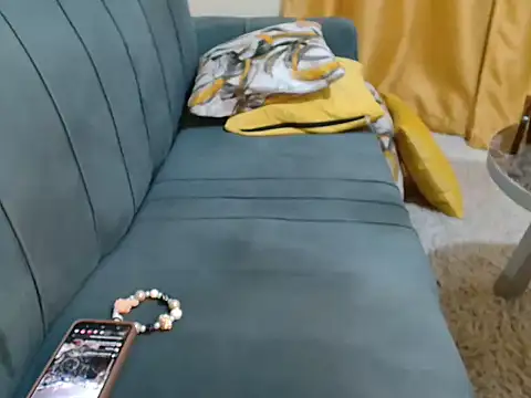 Snapshot of leslysexygirl chatting on 12.18.25 leslysexygirl online show from 12.18.25