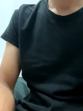 Snapshot of zeck80 chatting on 12.15.25 zeck80 online show from 12.15.25