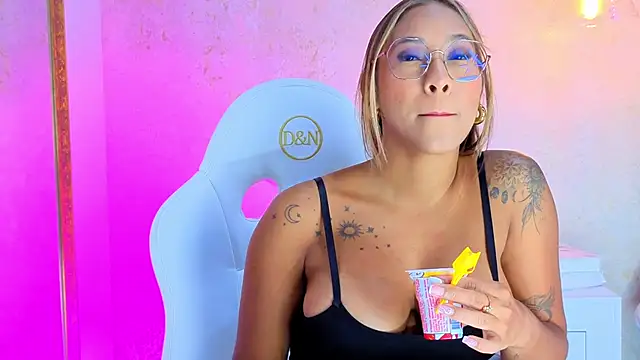 AlessiaLondon online show from 11.14.25