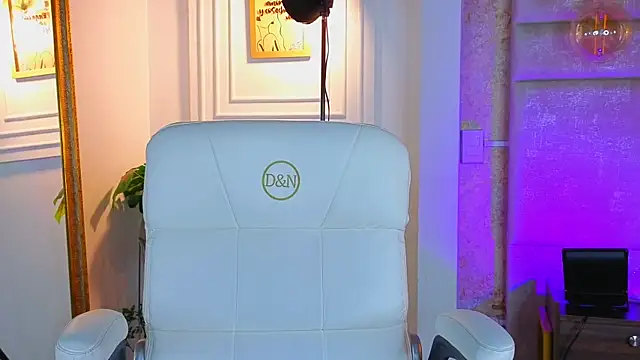 AlessiaLondon online show from 05.11.26