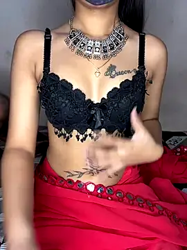 Snapshot of Suhu_love chatting on 11.19.25 Suhu love online show from 11.19.25