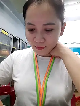 Benlla2802 online show from 12.17.24