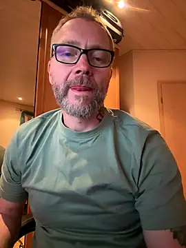 Snapshot of Rockburg chatting on 12.21.25 Rockburg online show from 12.21.25