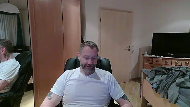 Snapshot of Rockburg chatting on 01.14.26 Rockburg online show from 01.14.26