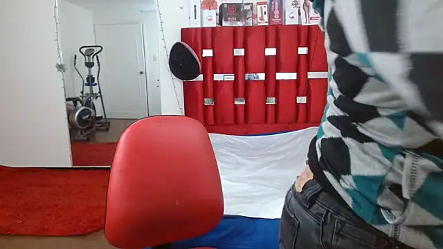 Snapshot of krystal_thomson chatting on 11.04.25 krystal thomson online show from 11.04.25