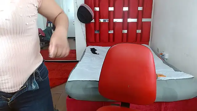 Snapshot of krystal_thomson chatting on 11.21.25 krystal thomson online show from 11.21.25