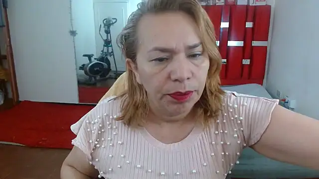 Snapshot of krystal_thomson chatting on 12.15.25 krystal thomson online show from 12.15.25