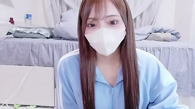 Snapshot of _chanMOMO_ chatting on 11.10.25 chanMOMO online show from 11.10.25