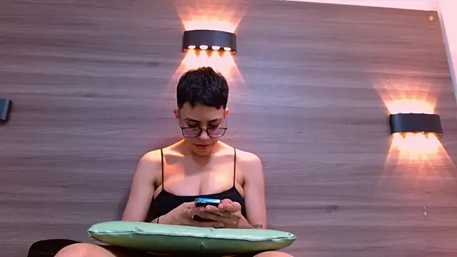 Cutie Shy  online show from 02.18.25