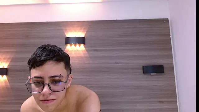 Cutie Shy  online show from 03.05.25