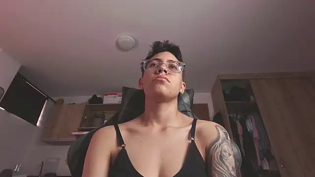 Cutie Shy  online show from 06.04.26