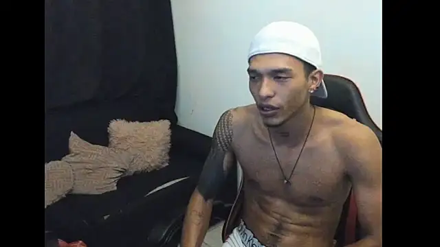 Snapshot of TommyGun_22 chatting on 03.13.25 TommyGun 22 online show from 03.13.25