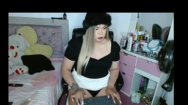 kim hot69  online show from 11.16.25