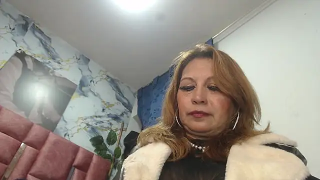 Snapshot of Kazsandraa chatting on 04.01.26 Kazsandraa online show from 04.01.26