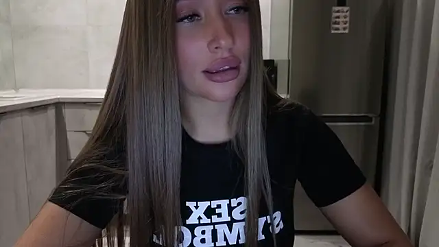 Snapshot of Cinderella____ chatting on 11.20.25 Cinderella online show from 11.20.25