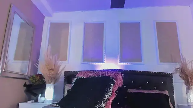 Snapshot of queen_satin chatting on 03.15.25 queen satin online show from 03.15.25