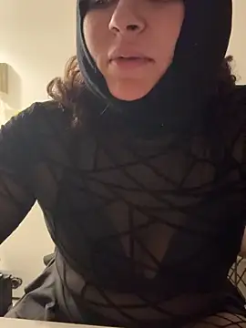 inesXV online show from 10.18.25