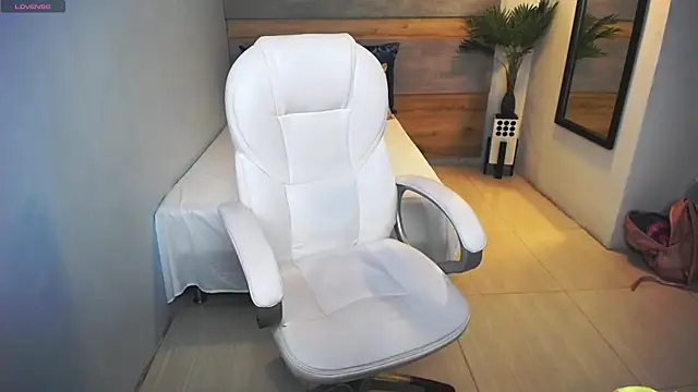 liseth fox online show from 02.22.25