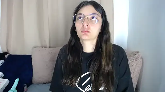 lessliee22  online show from 04.04.26