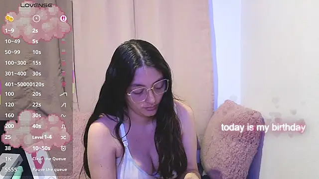 lessliee22  online show from 05.13.26