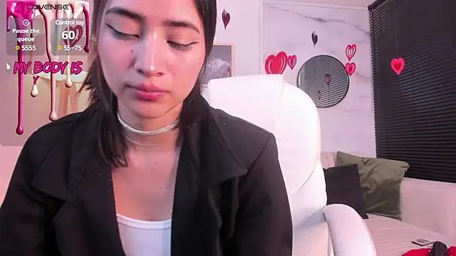 lara madisson online show from 02.11.25