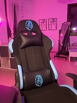 Snapshot of Lara_Bergmann chatting on 01.29.25 Lara Bergmann online show from 01.29.25