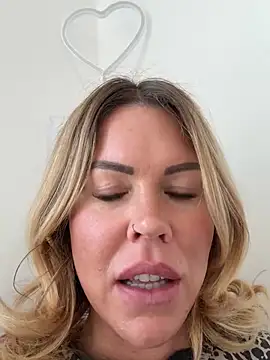 Snapshot of Lara_Bergmann chatting on 03.02.25 Lara Bergmann online show from 03.02.25