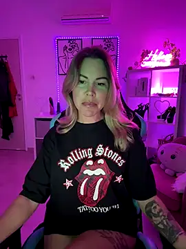 Snapshot of Lara_Bergmann chatting on 11.27.25 Lara Bergmann online show from 11.27.25