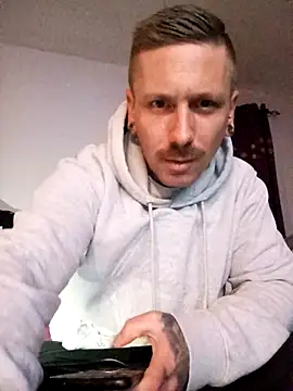 Snapshot of Schabernack1990 chatting on 10.15.25 Schabernack1990 online show from 10.15.25