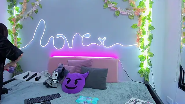 YouliteSllut2 online show from 01.03.25