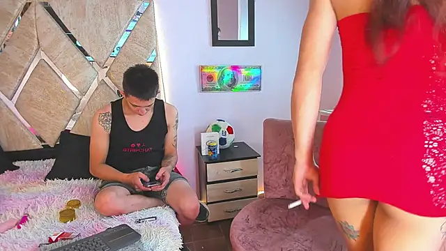 parejacaliente20154 online show from 10.25.25