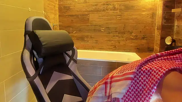 Snapshot of Amir_Abdull chatting on 12.13.24 Amir Abdull online show from 12.13.24