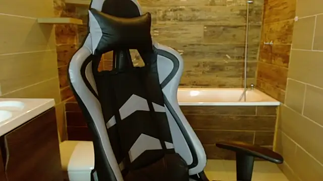 Snapshot of Amir_Abdull chatting on 11.26.25 Amir Abdull online show from 11.26.25