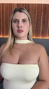 Snapshot of EmiilyAdams_ chatting on 02.13.26 EmiilyAdams online show from 02.13.26