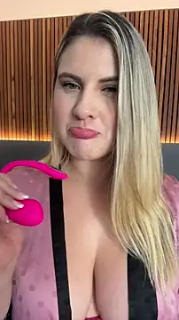 Snapshot of EmiilyAdams_ chatting on 02.20.26 EmiilyAdams online show from 02.20.26