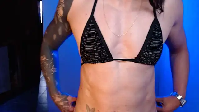 Snapshot of dannafitness chatting on 10.29.25 dannafitness online show from 10.29.25