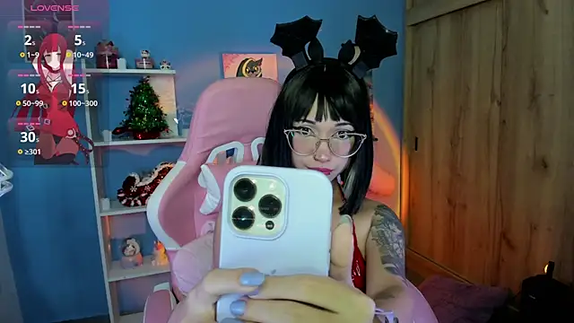 Snapshot of Artic_love chatting on 01.10.25 Artic love online show from 01.10.25