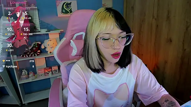 Snapshot of Artic_love chatting on 03.13.25 Artic love online show from 03.13.25